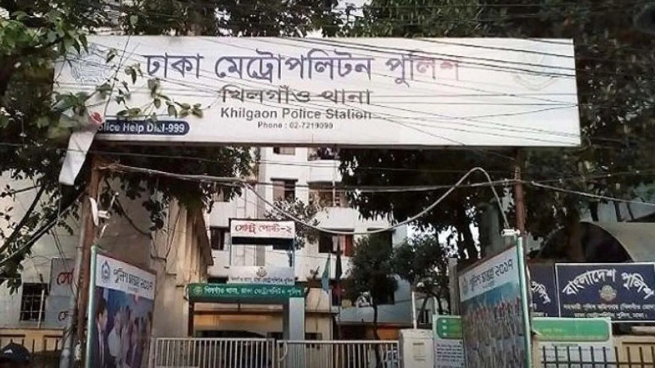 অজ্ঞাত প্যাকেটের ঘটনায় সাবেক ব্যাংক ম্যানেজার আটক, স্ত্রী মুক্ত
