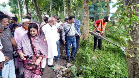 ডেঙ্গু নিয়ন্ত্রণে কেসিসির ক্রাশ প্রোগ্রাম পরিদর্শনে প্রশাসক