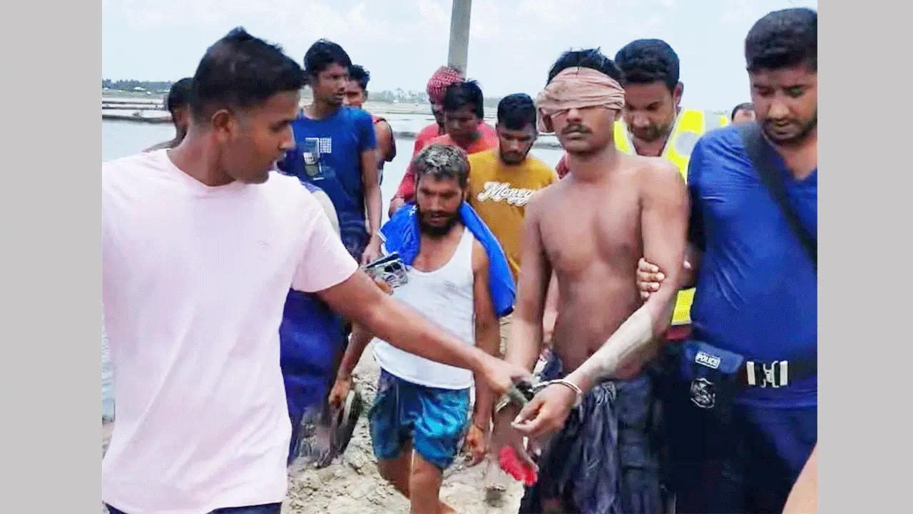 সুন্দরবনে কোস্ট গার্ড ও বনদস্যুদের গোলাগুলি‌তে নিহত ১, বাহিনীর প্রধান আটক