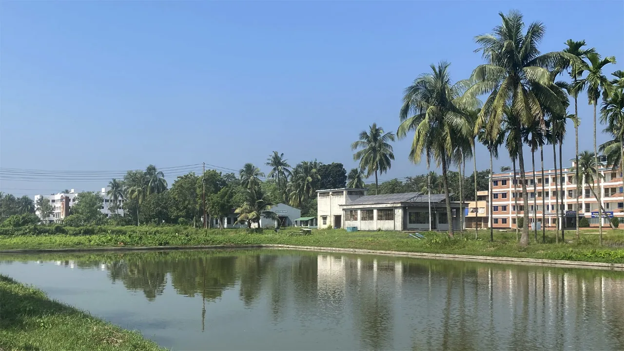 খুলনায় সরকারি মৎস্য বীজ খামার দখলের ঘটনায় দুই সংগঠনের প্রতিবাদ