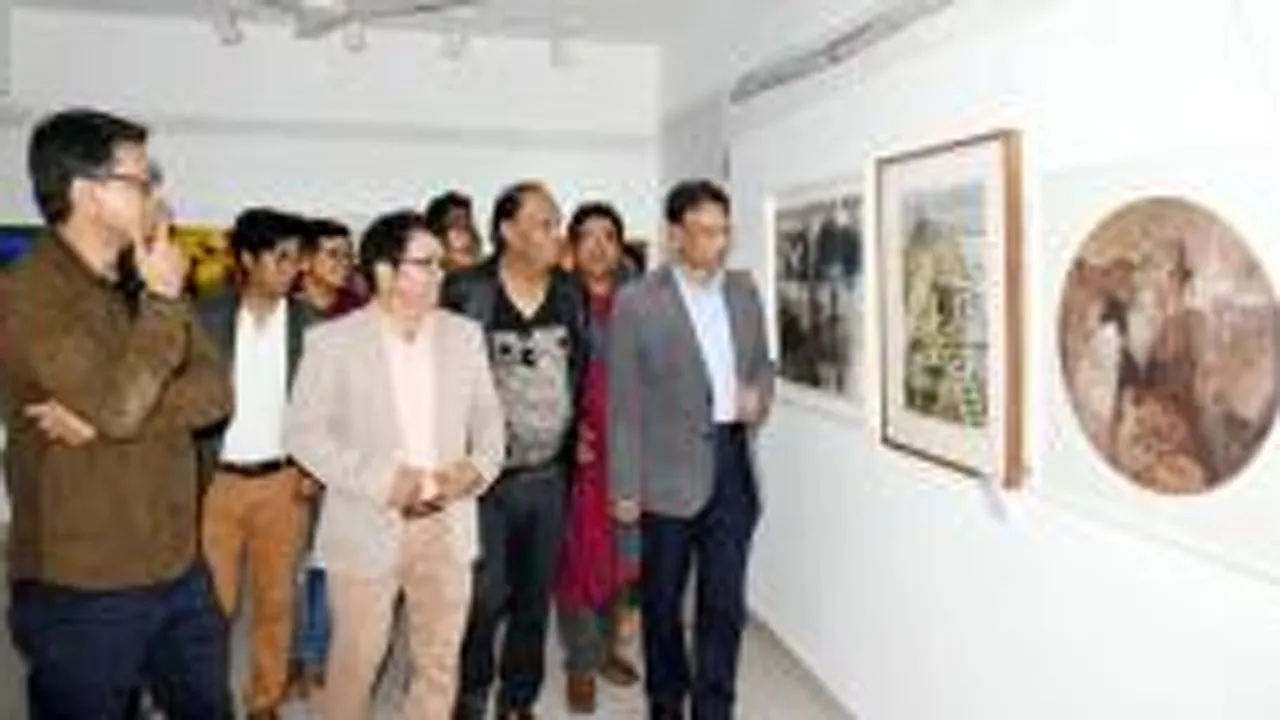 আর্ট সার্কেল খুলনার আত্মপ্রকাশ ও ৩ দিনব্যাপী শিল্পকর্ম প্রদর্শনী শুরু