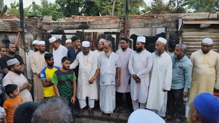 খুলনায় আগুনে ক্ষতিগ্রস্তদের পাশে জামায়াতে ইসলামী