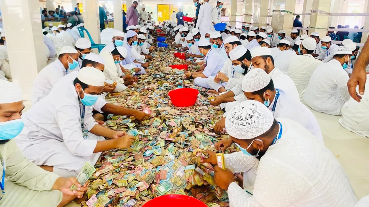 পাগলা মসজিদের দানবাক্সে পাওয়া গেল রেকর্ড ১৬ কোটি টাকা