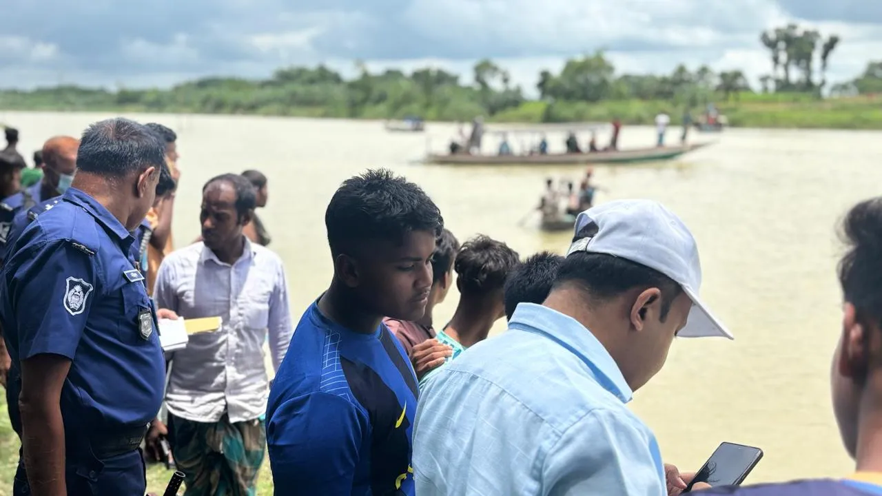কিশোরগঞ্জে নৌকাডুবিতে তিন শিক্ষার্থী নিখোঁজ, একজনের লাশ উদ্ধার
