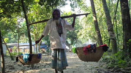 কটিয়াদীতে শতবর্ষী ফেরিওয়ালার জীবন যুদ্ধ