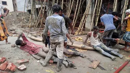 কবি নজরুল বিশ্ববিদ্যালয়ে নির্মাণাধীন ভবনের ছাদ ধসে আহত ১০ শ্রমিক