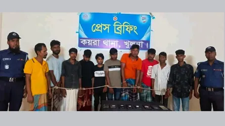 কয়রায় পুলিশের অভিযানে ৮ অনলাইন জুয়াড়িসহ গ্রেফতার ১০