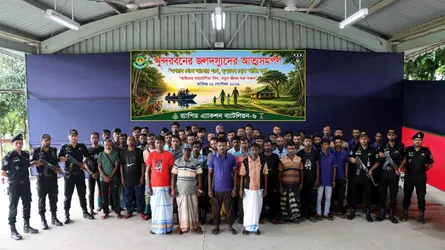 সুন্দরবনে ৪ বনদস্যু বাহিনীর ৫২ সদস্যের আত্মসমর্পণ