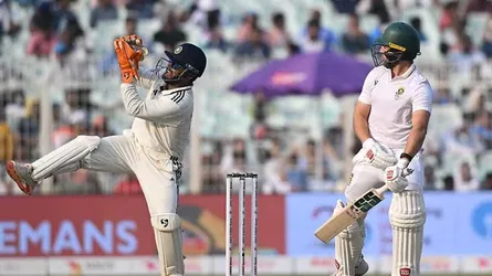 তিন দিনেই শেষ হওয়ার পথে কলকাতা টেস্ট