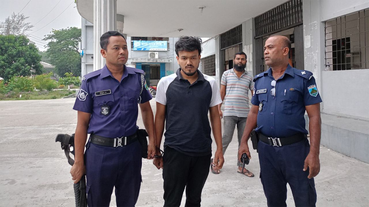 পরীক্ষা দিতে এসে পাবিপ্রবি ছাত্রলীগ কর্মী আটক