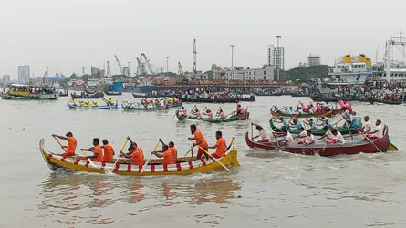 কর্ণফুলীতে বর্ণাঢ্য আয়োজনে ২০তম সাম্পান বাইচ প্রতিযোগিতা অনুষ্ঠিত