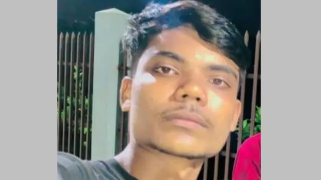 বৃদ্ধকে বাঁচাতে ট্রেনের ধাক্কায় তরুণের মৃত্যু