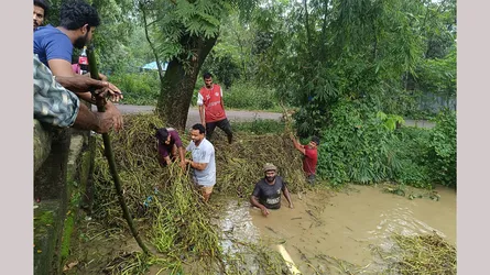 মিরসরাইয়ে কৃষকদল নেতার খাল পরিষ্কার অভিযান