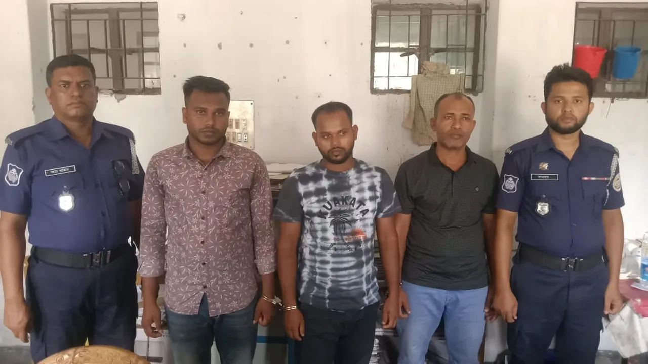 পর্যটককে মারধর করে ৪০ হাজার টাকা ছিনতাই, গ্রেফতার ৩
