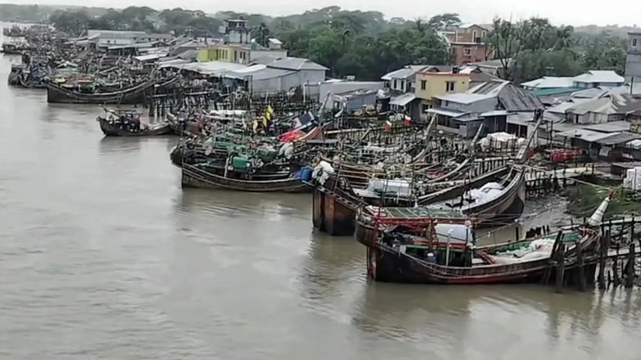 কুয়াকাটায় বঙ্গোপসাগরে লঘুচাপের প্রভাবে উত্তাল সাগর, ৩ নম্বর সঙ্কেত