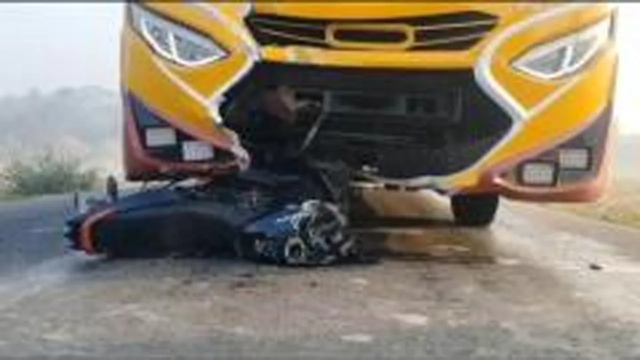 কলাপাড়ায় বাস ও মোটরসাইকেলের মুখোমুখি সংঘর্ষে মাছ ব্যবসায়ী নিহত
