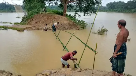 বিএসএফের বাধায় কুলাউড়ায় বেড়িবাঁধের কাজ বিলম্বিত, মনুপাড়ে উদ্বেগ