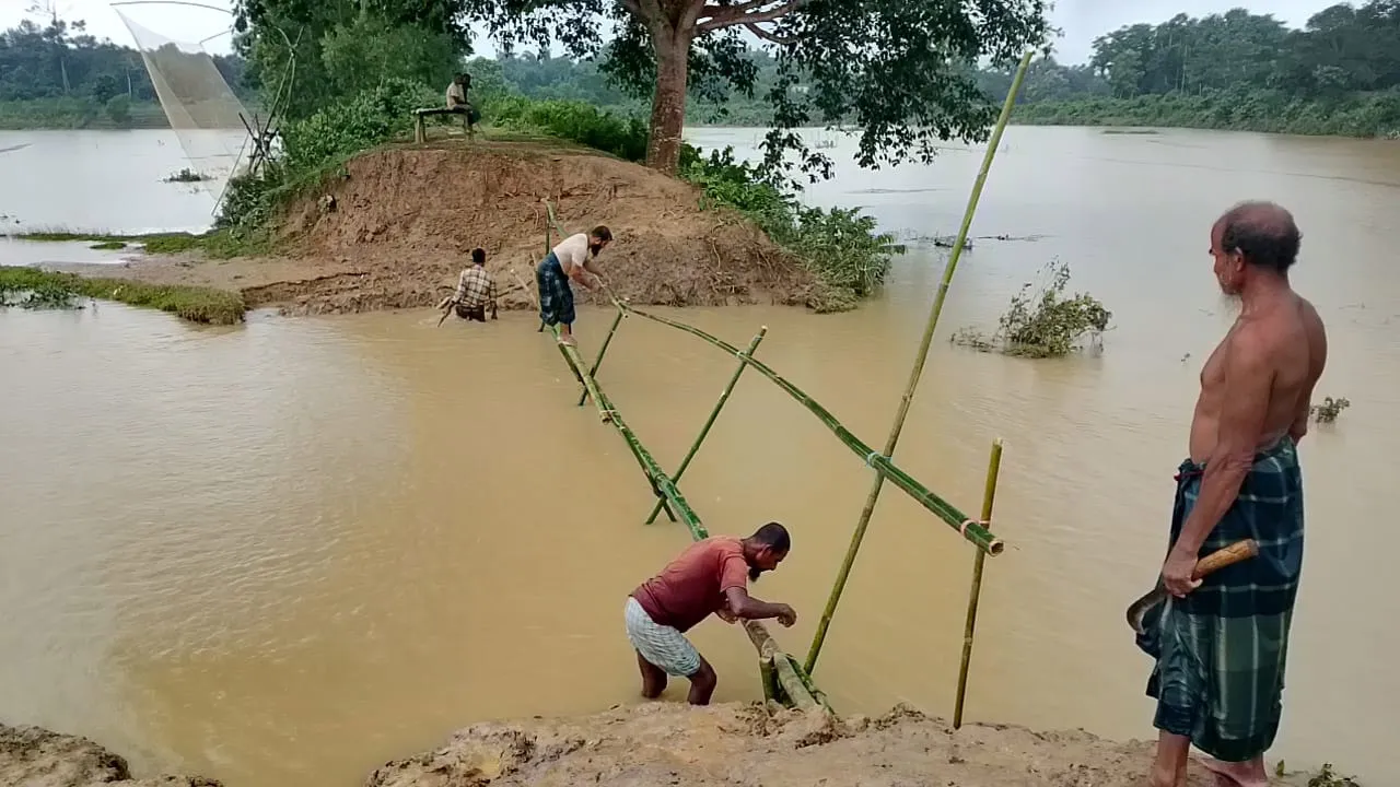বিএসএফের বাধায় কুলাউড়ায় বেড়িবাঁধের কাজ বিলম্বিত, মনুপাড়ে উদ্বেগ