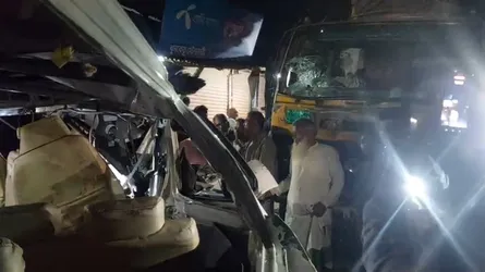 কুড়িগ্রামে ট্রাক-মাইক্রোবাস সংঘর্ষে শিশুসহ নিহত ৩, আহত ১০