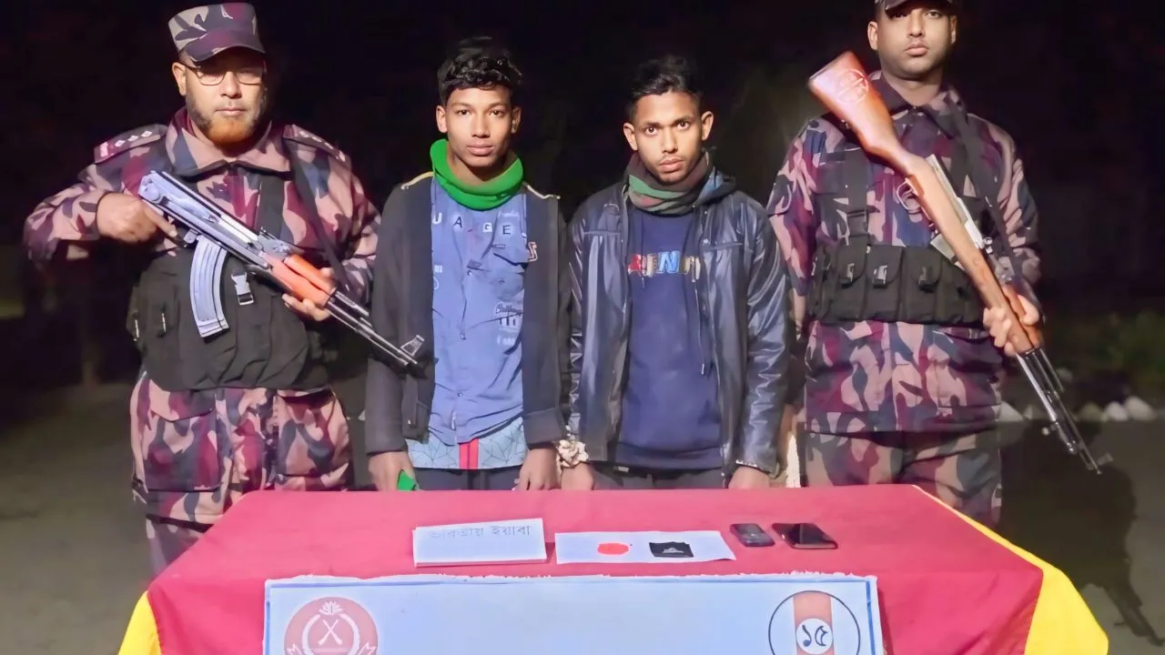 ফুলবাড়ী সীমান্তে ইয়াবাসহ ২ যুবক আটক