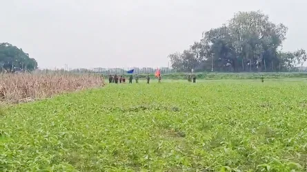পতাকা বৈঠকে সমাধান মেলেনি, শূন্যরেখায় দিন কাটছে শিশুসহ ৯ জনের