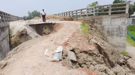 ৫ বছরেও শেষ হয়নি দুই সেতুর নির্মাণকাজ, লাপাত্তা ঠিকাদারি প্রতিষ্ঠান