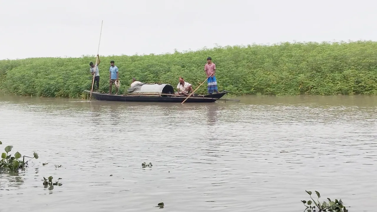 কু‌ড়িগ্রা‌মে ব্রহ্মপুত্র নদ সাঁতরে পার হতে গিয়ে পানিতে ডুবে বৃদ্ধ নিখোঁজ