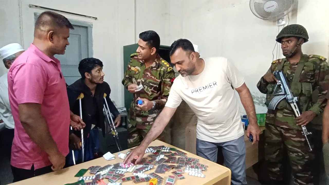 কুড়িগ্রামে হাসপাতালে সেনা অভিযানে চোরাই ওষুধসহ আটক ২