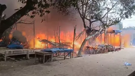ভূরুঙ্গামারীতে আগুনে পুড়ল শতাধিক দোকান