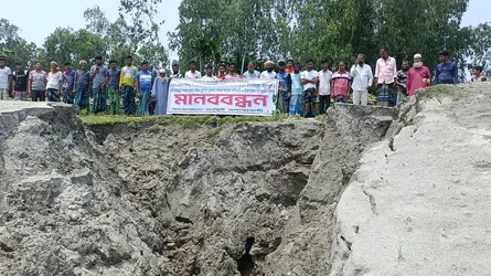 কুড়িগ্রামে নদী ভাঙন রোধে মানববন্ধন