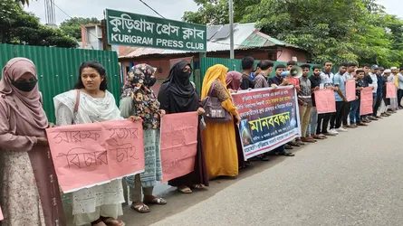 শিক্ষার্থী রাসেল হত্যার প্রতিবাদে কুড়িগ্রামে মানববন্ধন
