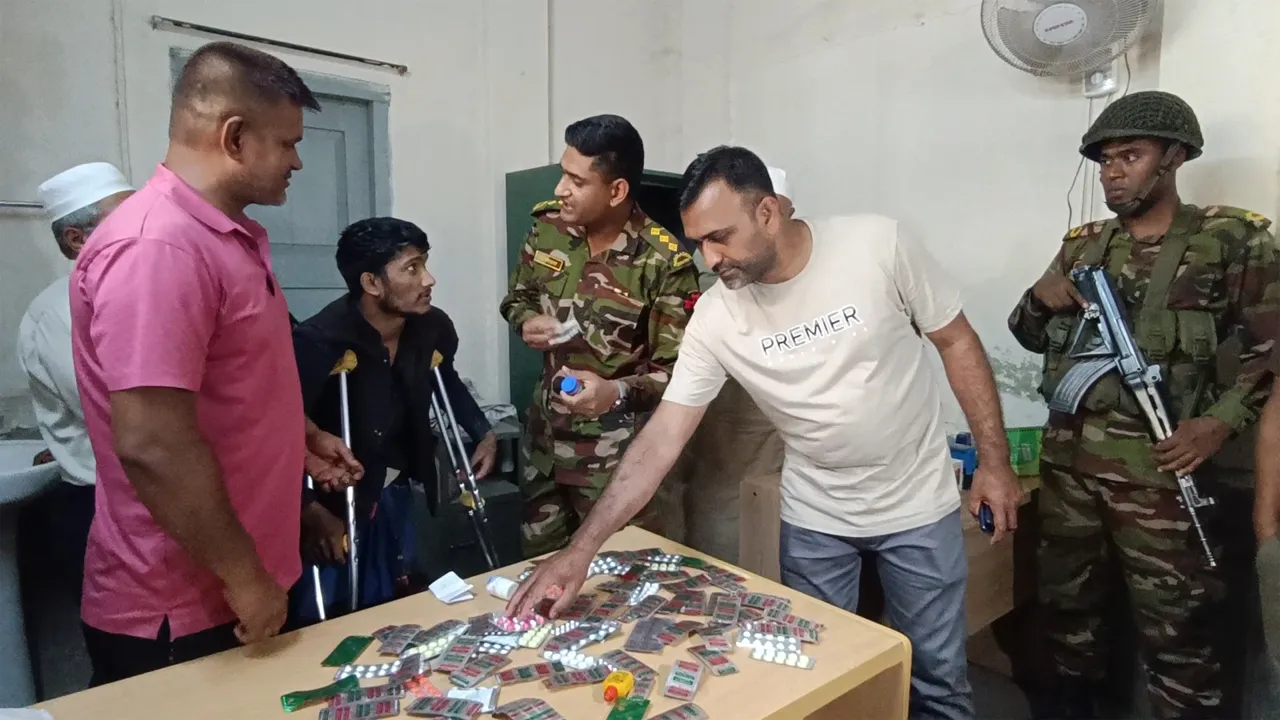 কুড়িগ্রাম জেনারেল হাসপাতালে সেনা অভিযানে চুরি হওয়া ওষুধসহ আটক ২