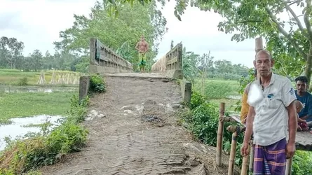 কুলিয়ারচরে বেহাল সড়ক, দুই জেলার হাজার হাজার মানুষের ভোগান্তি