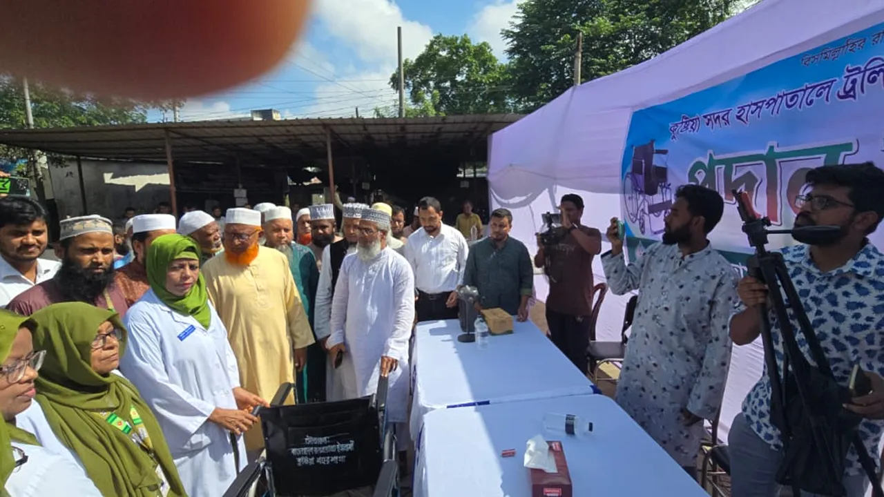 কুষ্টিয়া জেনারেল হাসপাতালে বিভিন্ন সরঞ্জামাদি উপহার জামায়াতের