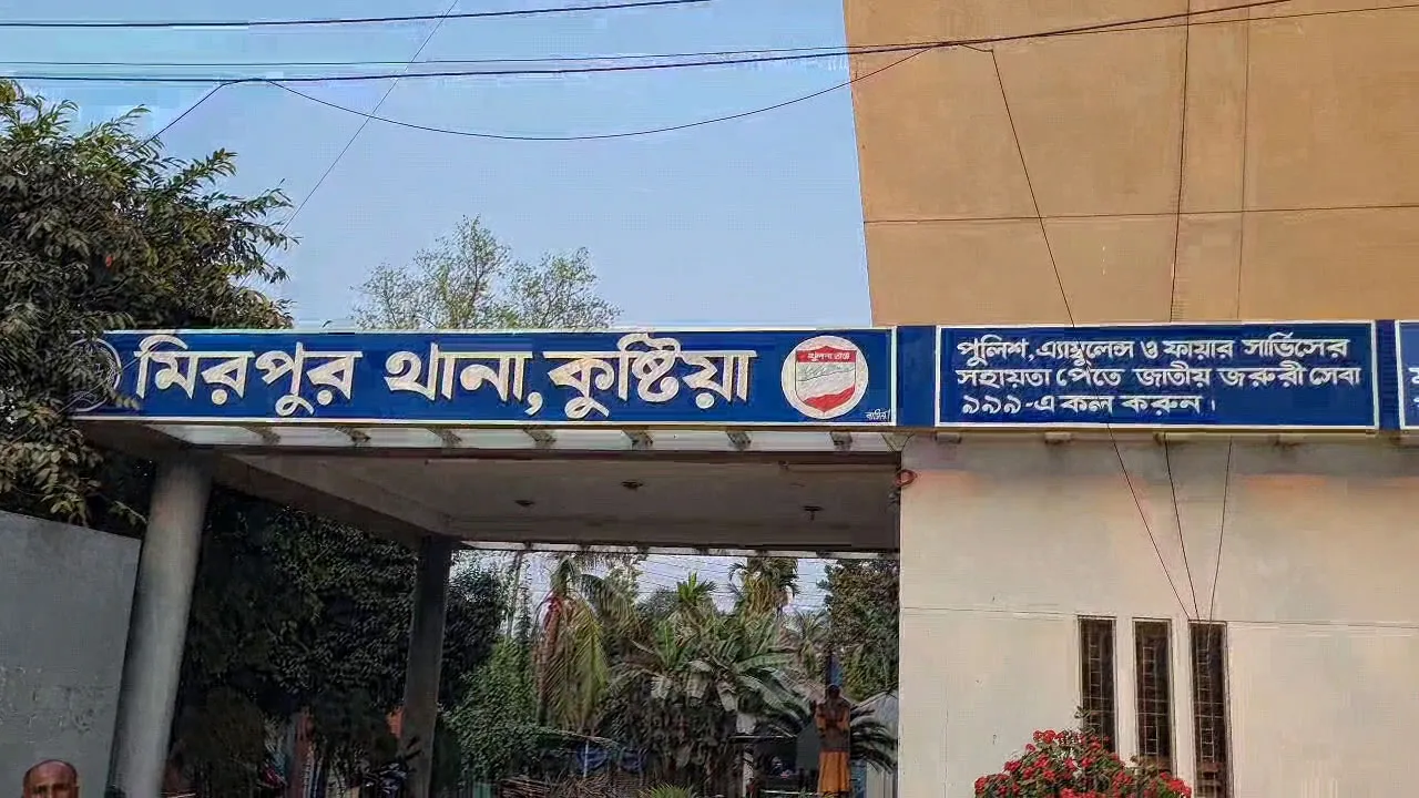 কুষ্টিয়ায় ট্রলির ধাক্কায় ভ্যানচালক নিহত