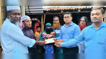 দৌলতপুরে জোড়া লাগা যমজ শিশুর পাশে উপজেলা প্রশাসন