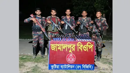 দৌলতপুর সীমান্তে বিজিবির অভিযানে বিপুল পরিমাণ ভারতীয় মাদকদ্রব্য জব্দ