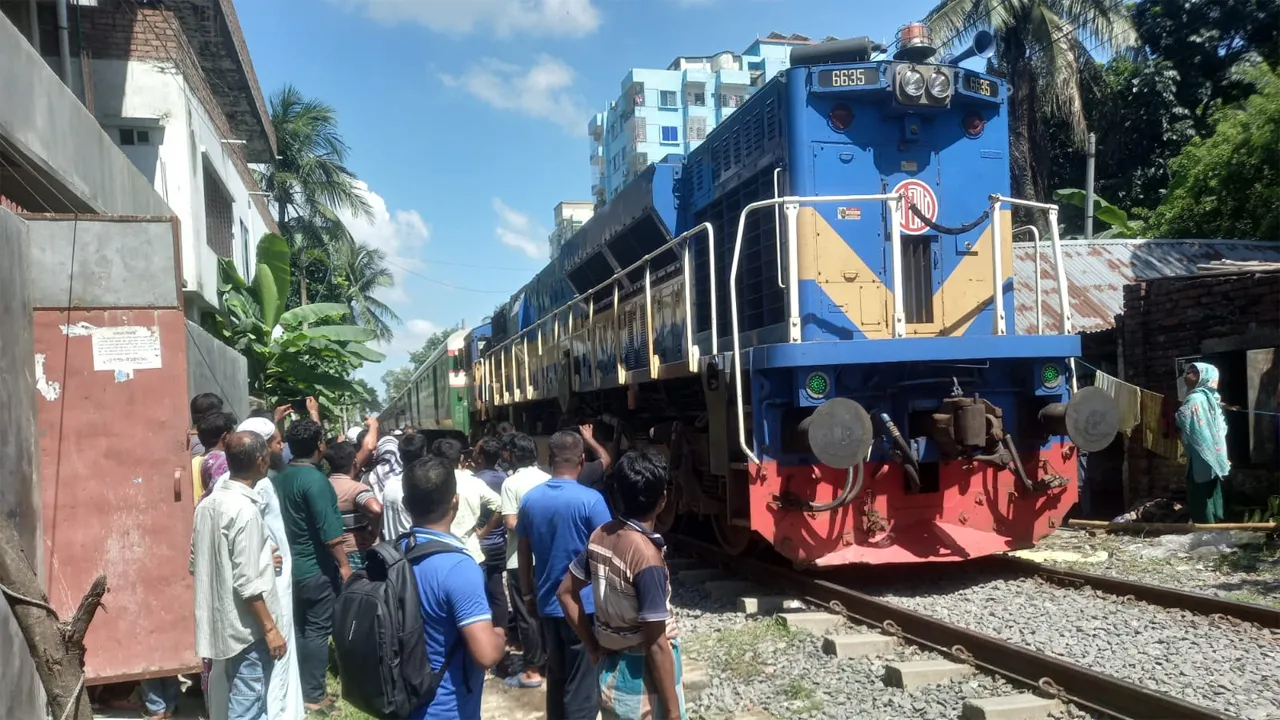 কুষ্টিয়ায় টিটির ছুরিকাঘাতে বাবা-ছেলে আহত