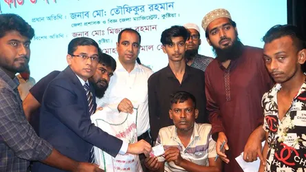 কুষ্টিয়ায় গণঅভ্যুত্থানে আহতদের মাঝে হেলথ কার্ড ও ঈদ সামগ্রী বিতরণ