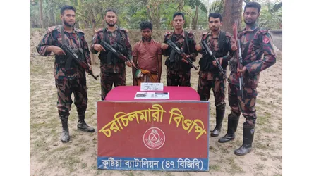 কুষ্টিয়ায় পিস্তলসহ যুবক আটক