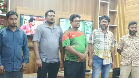 কুষ্টিয়ায় মাদককারবারিকে ছাড়াতে গিয়ে পুলিশ হেফাজতে ৫ নেতা