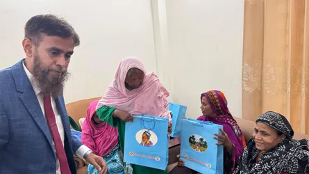 কুষ্টিয়া জেলা প্রশাসকের মানবিকতা, বাংলোতে বৃদ্ধাশ্রমের মায়েদের আতিথিয়তা