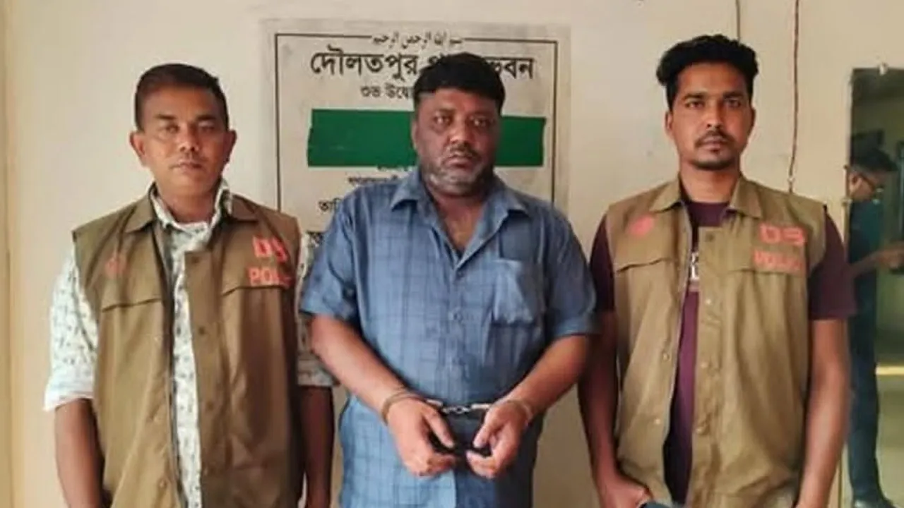 কুষ্টিয়ায় অস্ত্রসহ ইউপি চেয়ারম্যান গ্রেফতার