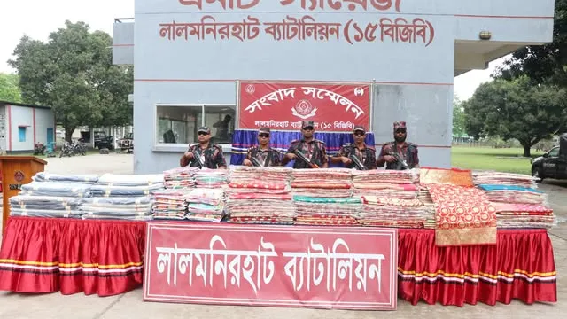 লালমনিরহাটে বিজিবির অভিযানে সাড়ে ২৪ লাখ টাকার ভারতীয় শাড়ি জব্দ