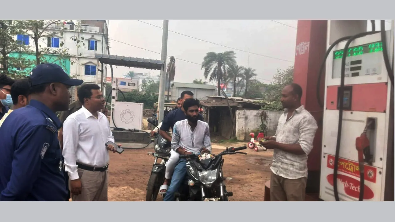 লালপুরে জ্বালানি তেল ও গ্যাসের বাজার তদারকি