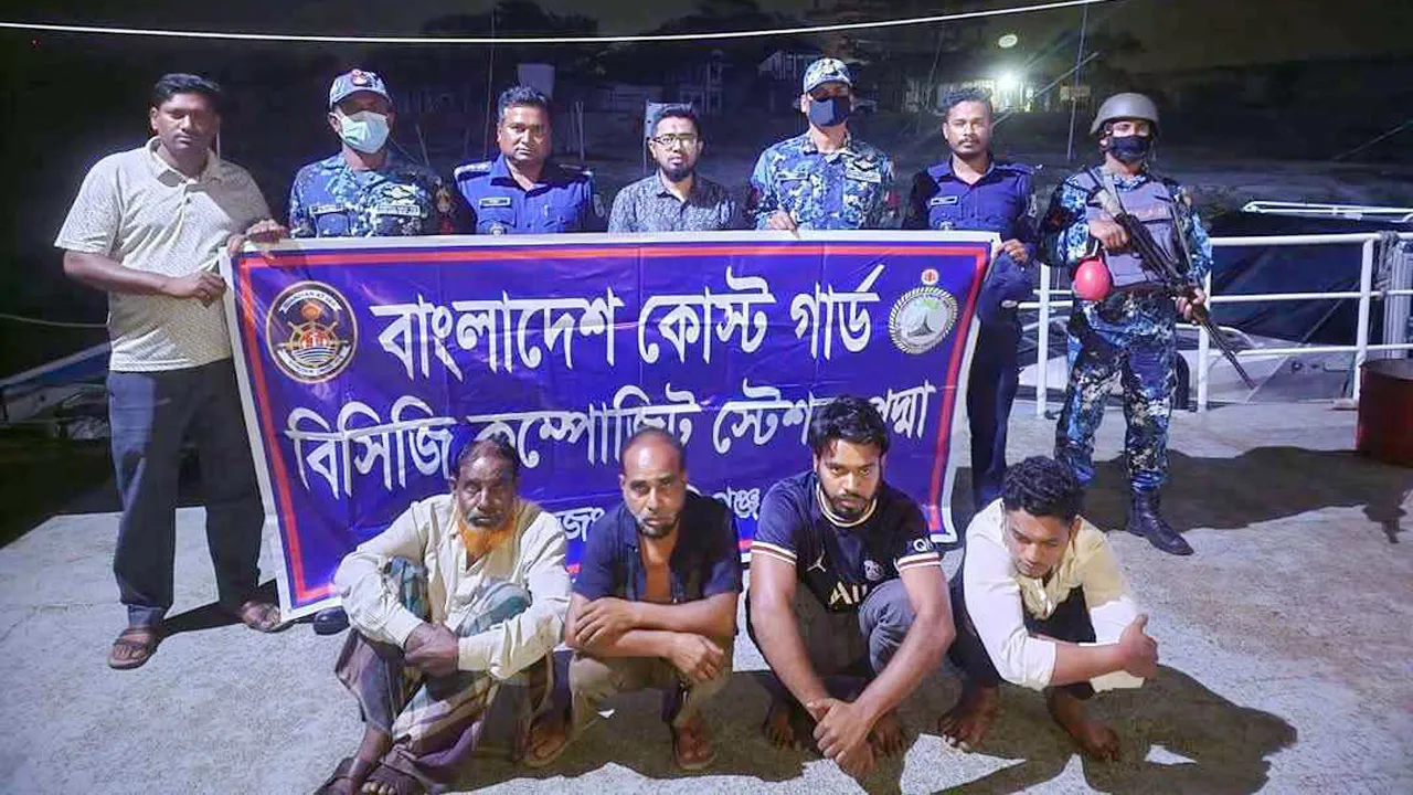 লৌহজংয়ের পদ্মায় অবৈধভাবে বালু উত্তোলনের দায়ে ৪ জনকে কারা ও অর্থদণ্ড