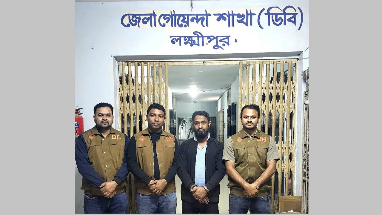 লক্ষ্মীপুর জেলা নির্বাচন অফিসে আগুন লাগানো যুবক গ্রেফতার