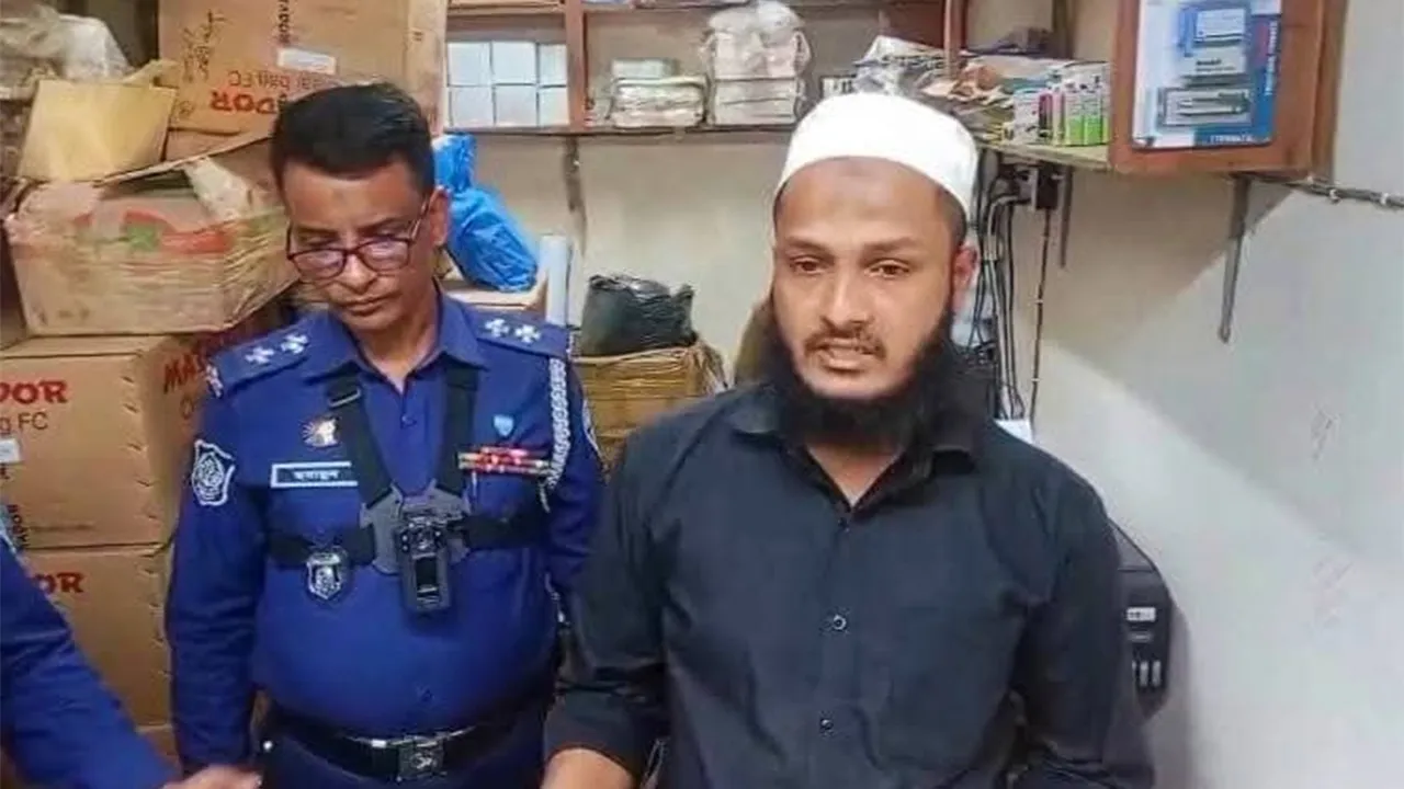 লক্ষ্মীপুরে ভোটের সিলসহ যুবক আটক