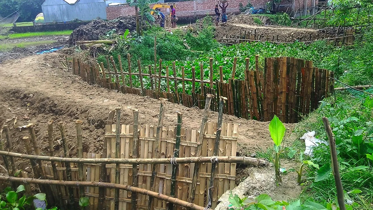 লাকসামে সরকারি খাল দখল ও ভরাটের অভিযোগ