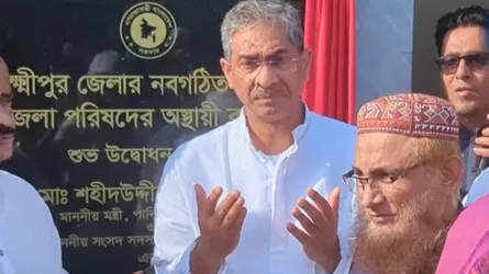 লক্ষ্মীপুরে চন্দ্রগঞ্জ উপজেলা পরিষদের অস্থায়ী কার্যালয় উদ্বোধন, প্রশাসনিক কার্যক্রম শুরু